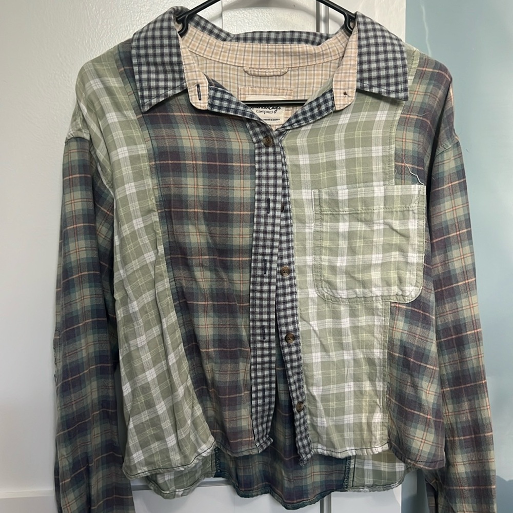 American Eagle Outfitters Plaid Cropped Button Up